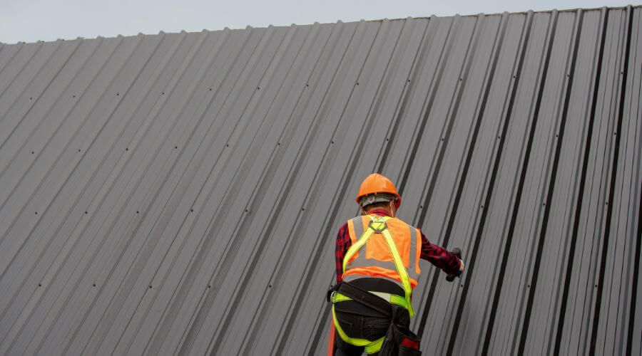 Professional gutter cleaning in Cresco, IA